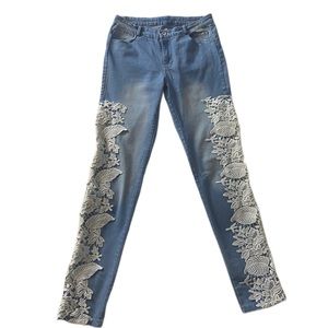 Jeans with lace, see-through sides